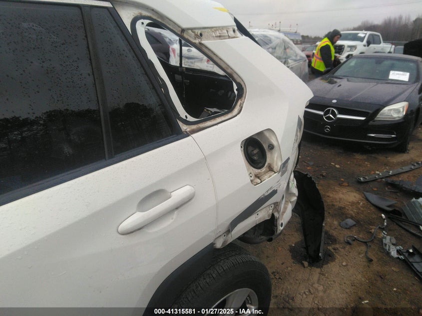 2019 TOYOTA RAV4 XLE - JTMP1RFV7KD042261