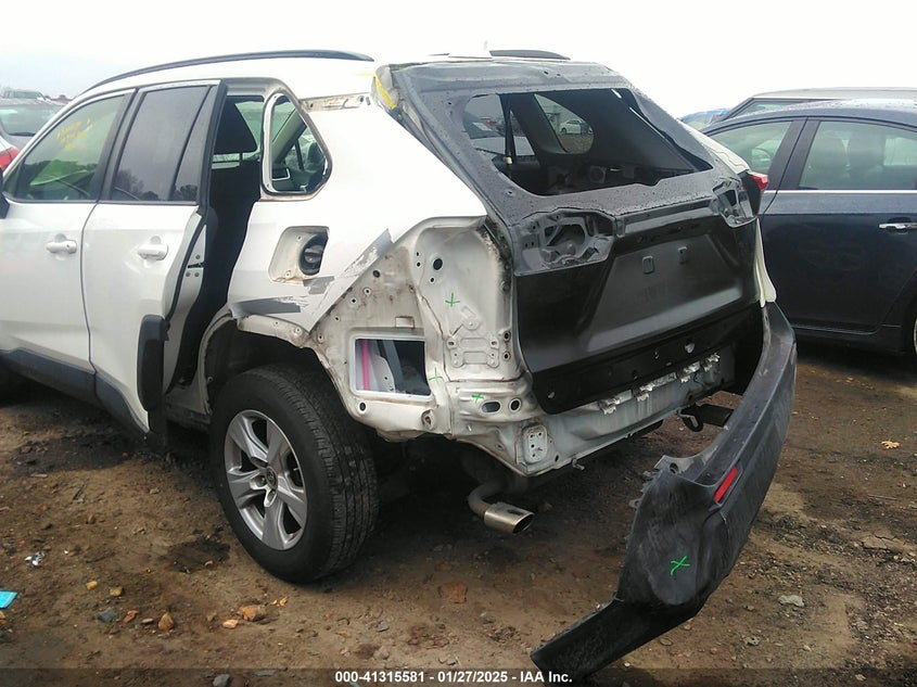 2019 TOYOTA RAV4 XLE - JTMP1RFV7KD042261