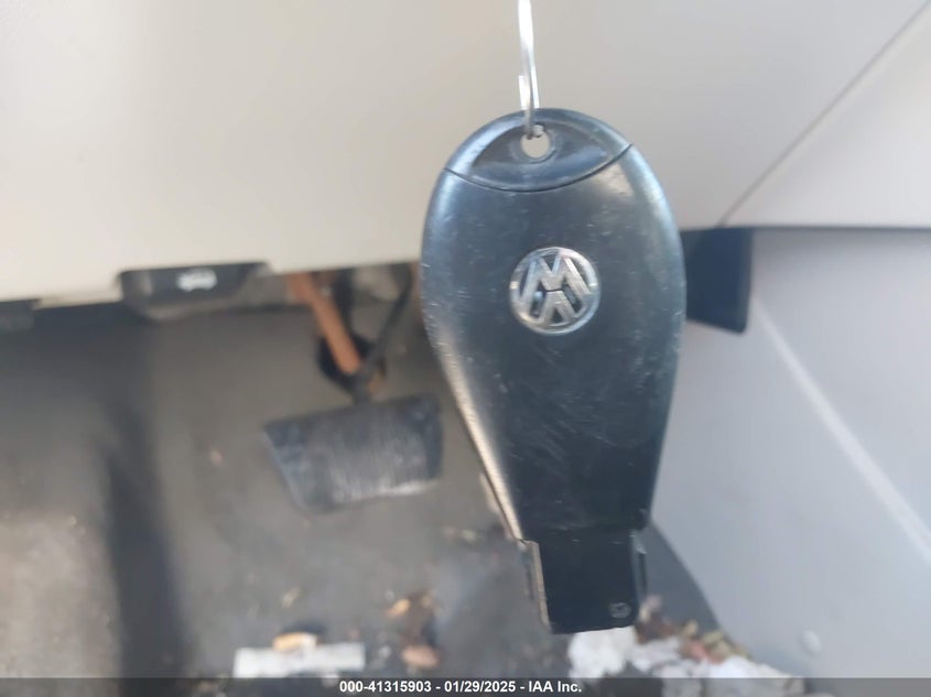 2010 Volkswagen Routan Se VIN: 2V4RW3D15AR359948 Lot: 41315903