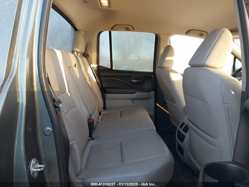 2017 HONDA RIDGELINE RTL - 5FPYK3F53HB004663