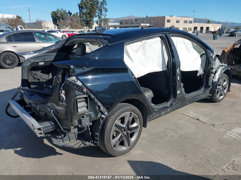 2022 TOYOTA PRIUS VIN: JTDKAMFU1N3161065
