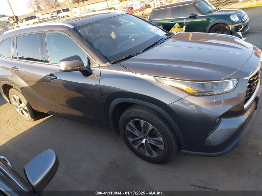 2022 TOYOTA HIGHLANDER XLE - 5TDGZRAH7NS113588