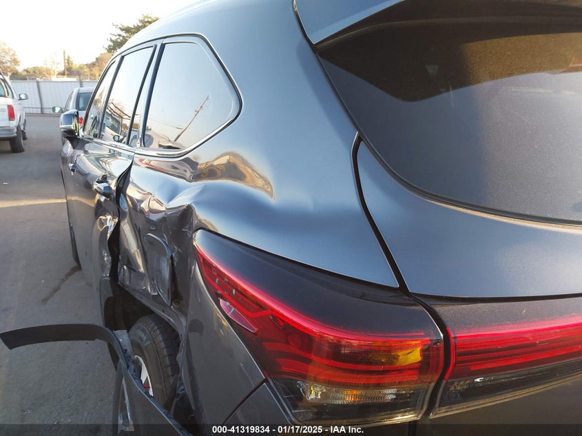 2022 TOYOTA HIGHLANDER XLE - 5TDGZRAH7NS113588
