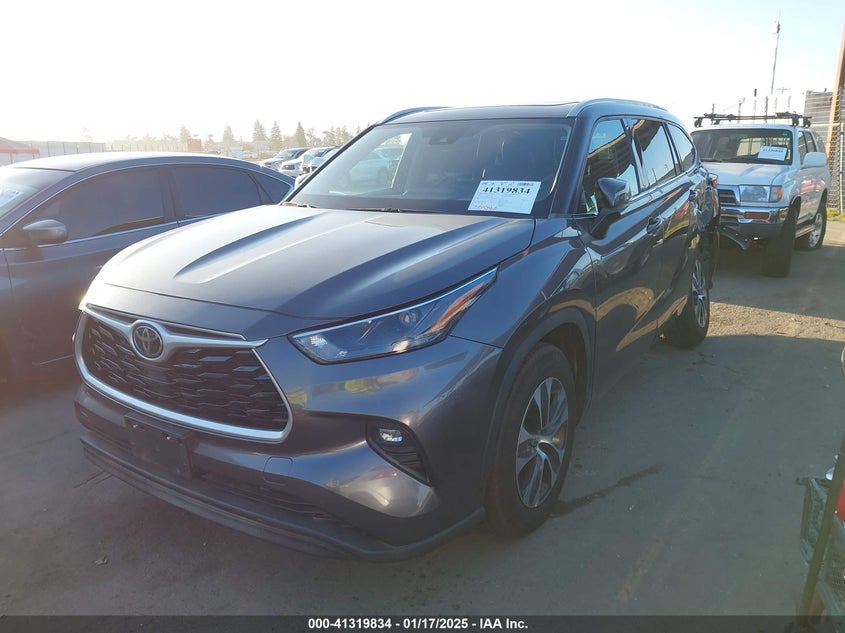 2022 TOYOTA HIGHLANDER XLE - 5TDGZRAH7NS113588