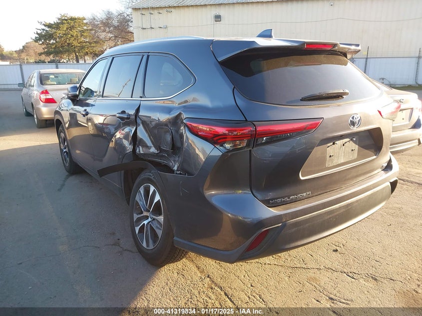 2022 TOYOTA HIGHLANDER XLE - 5TDGZRAH7NS113588