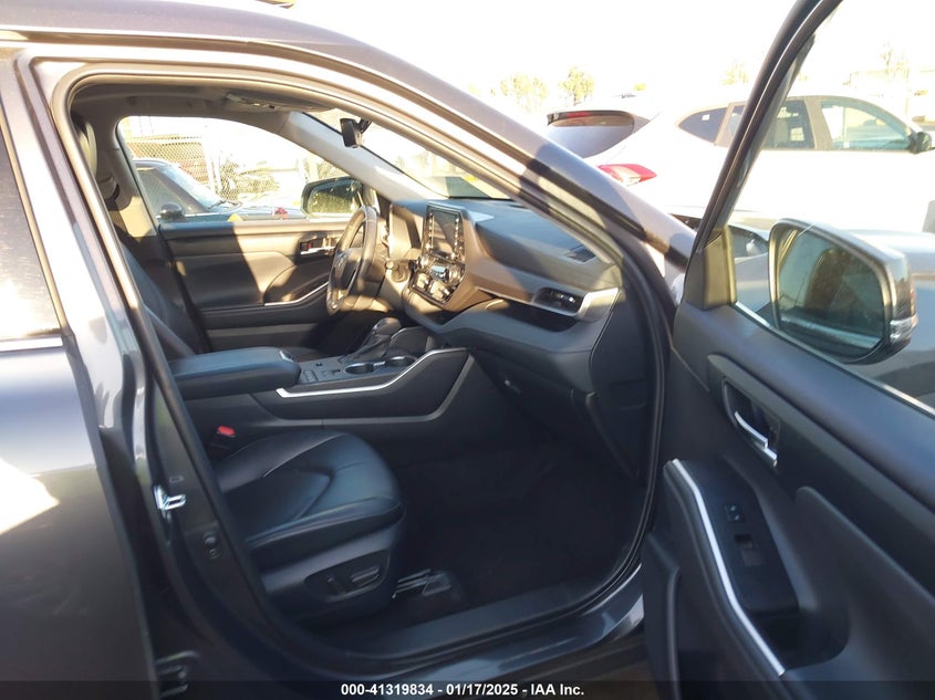 2022 TOYOTA HIGHLANDER XLE - 5TDGZRAH7NS113588