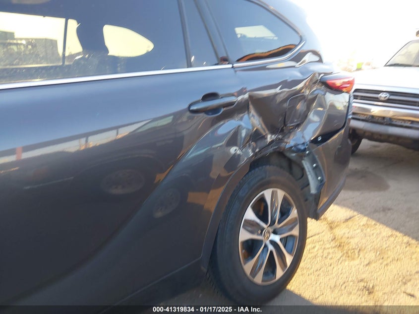 2022 TOYOTA HIGHLANDER XLE - 5TDGZRAH7NS113588