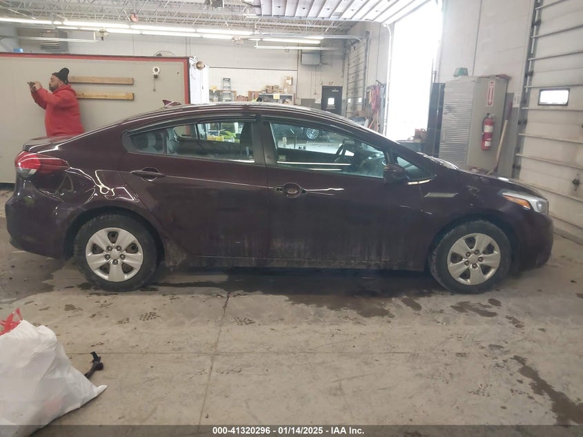 2018 KIA FORTE VIN: 3KPFL4A79JE251337