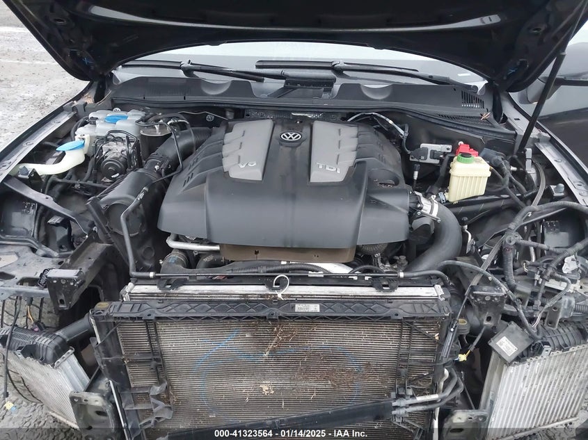 2015 VOLKSWAGEN TOUAREG TDI LUX - WVGEP9BP2FD004838