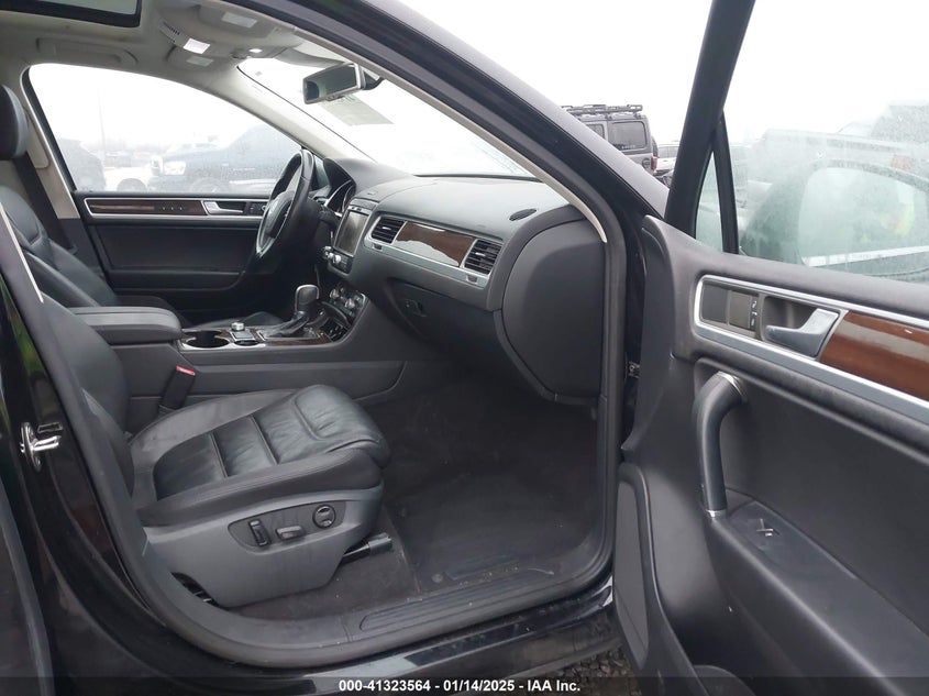 2015 VOLKSWAGEN TOUAREG TDI LUX - WVGEP9BP2FD004838