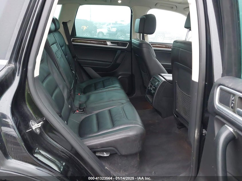 2015 VOLKSWAGEN TOUAREG TDI LUX - WVGEP9BP2FD004838