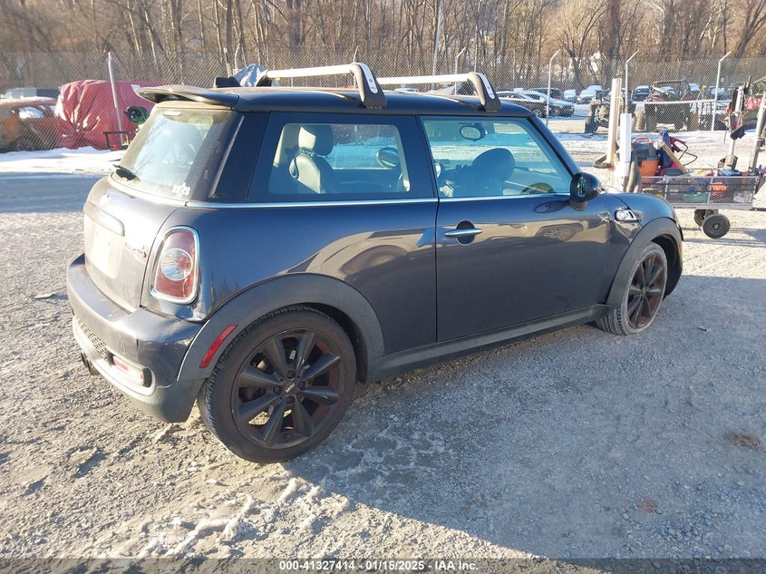 2013 MINI HARDTOP VIN: WMWSV3C52DT392077