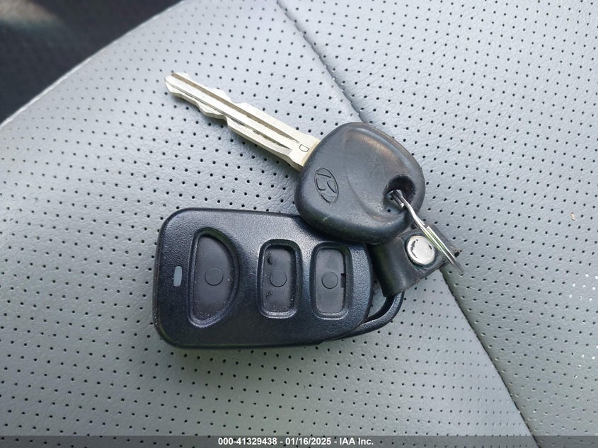 2008 HYUNDAI ELANTRA VIN: KMHDU46D48U535405