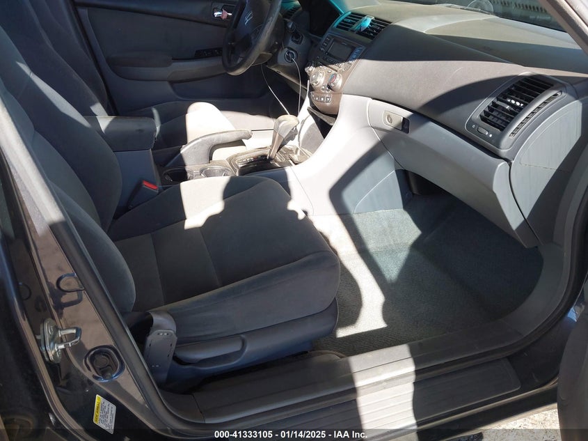 2007 HONDA ACCORD VIN: 1HGCM56327A152092