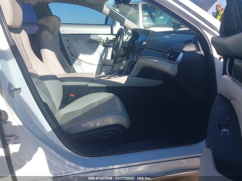 2018 HONDA ACCORD VIN: 1HGCV1F5XJA116326