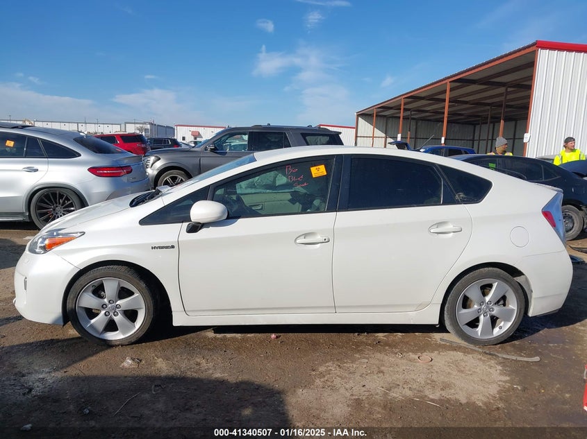 2015 TOYOTA PRIUS VIN: JTDKN3DU8F0465885