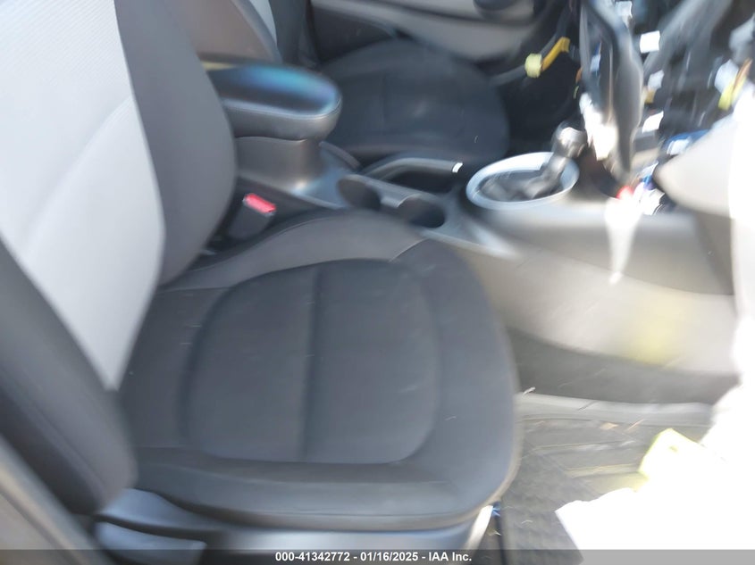 2016 KIA SOUL VIN: KNDJN2A22G7305230