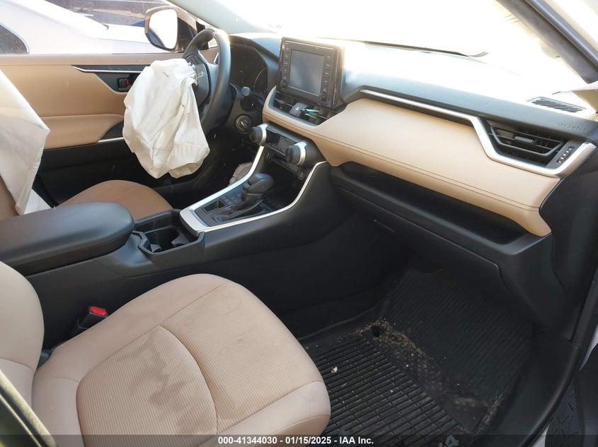 2019 TOYOTA RAV4 LE - JTMG1RFVXKD515408