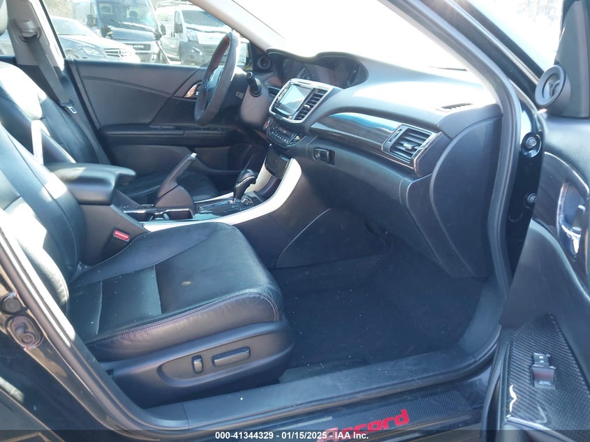 2016 HONDA ACCORD VIN: 1HGCR3F82GA003697
