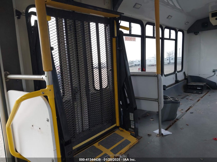 2010 Ford E-450 Cutaway VIN: 1FDFE4FP4ADA23200 Lot: 41344439