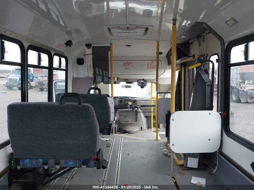 2010 Ford E-450 Cutaway VIN: 1FDFE4FP4ADA23200 Lot: 41344439