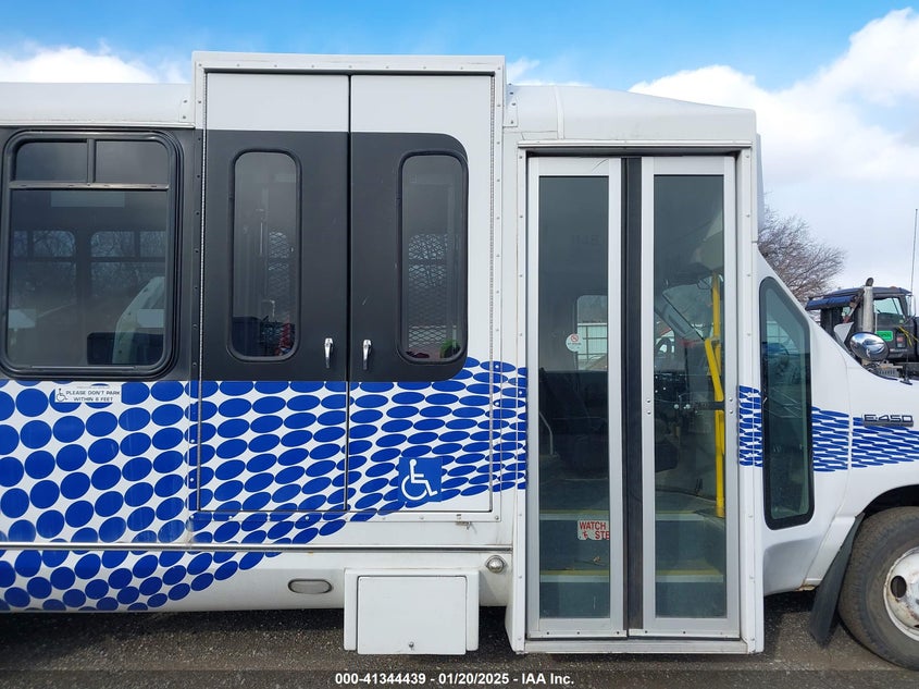 2010 Ford E-450 Cutaway VIN: 1FDFE4FP4ADA23200 Lot: 41344439