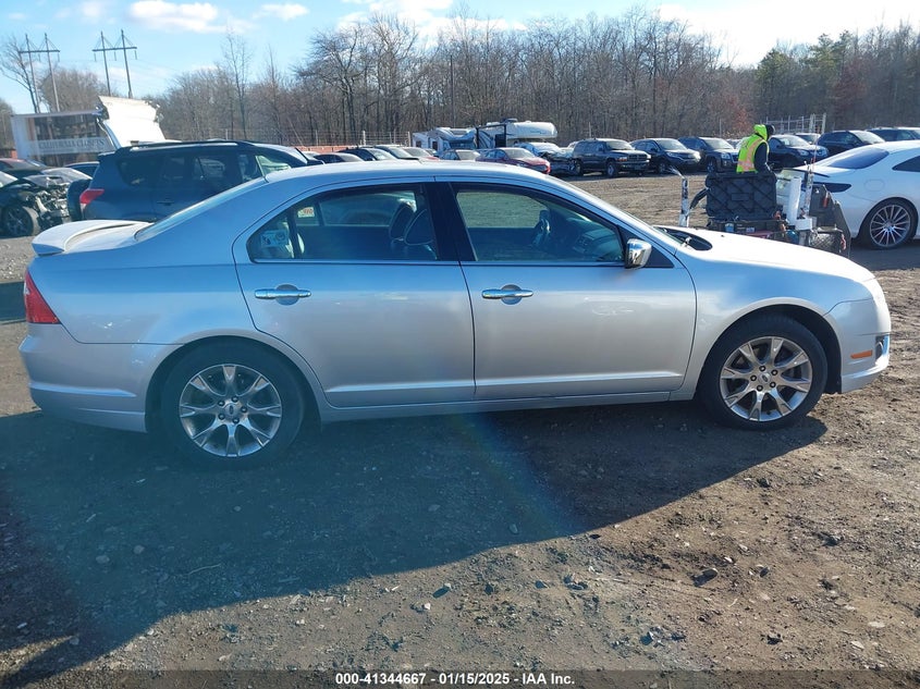 2011 FORD FUSION VIN: 3FAHP0JG2BR136746