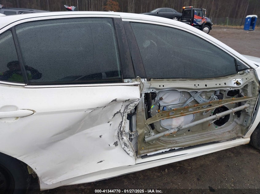 2019 TOYOTA CAMRY SE - 4T1B11HKXKU282883