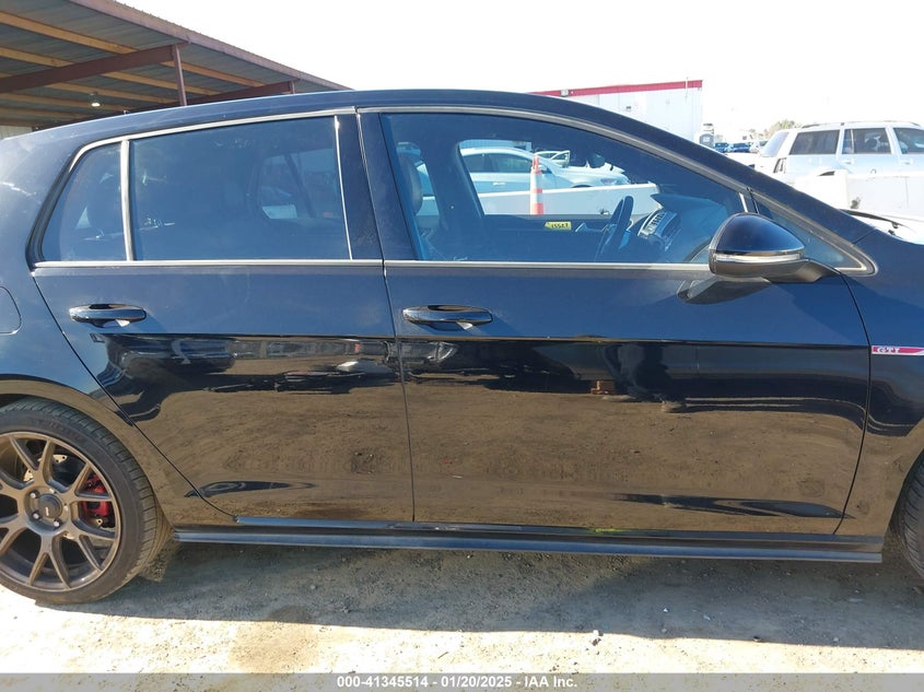 2015 VOLKSWAGEN GOLF GTI 2.0T SE 4-DOOR - 3VW5T7AUXFM009993