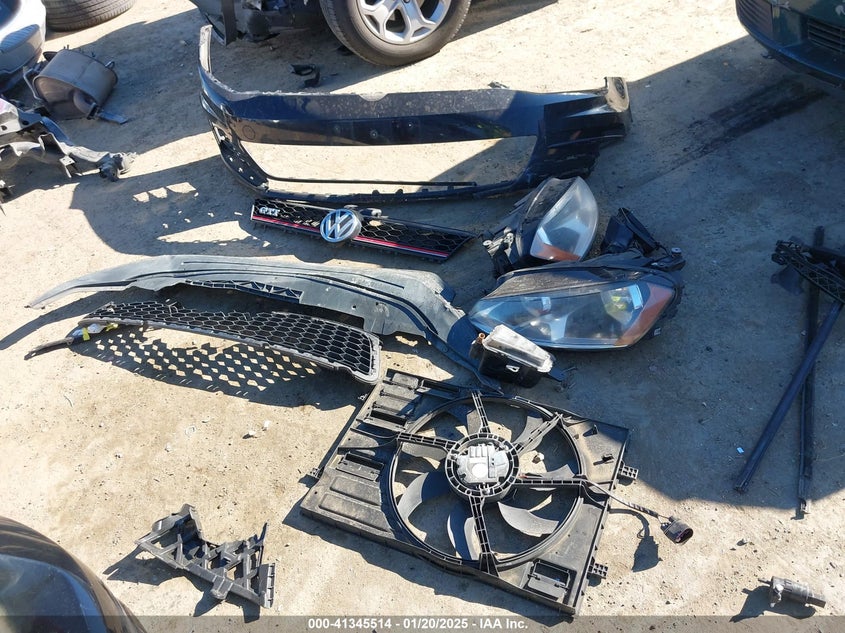 2015 VOLKSWAGEN GOLF GTI 2.0T SE 4-DOOR - 3VW5T7AUXFM009993