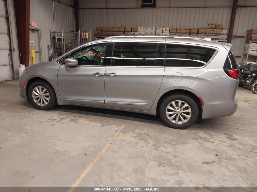 2019 Chrysler Pacifica Touring L VIN: 2C4RC1BG9KR554385 Lot: 41348837
