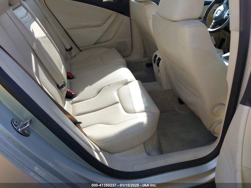 2010 VOLKSWAGEN PASSAT VIN: WVWXL7AN4AE062188