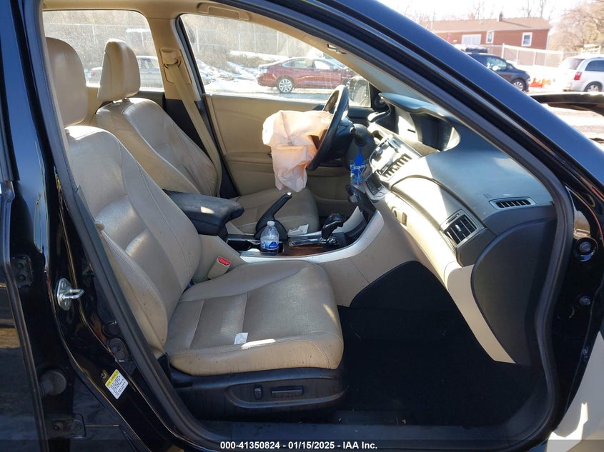 2013 HONDA ACCORD VIN: 1HGCR2F81DA272618