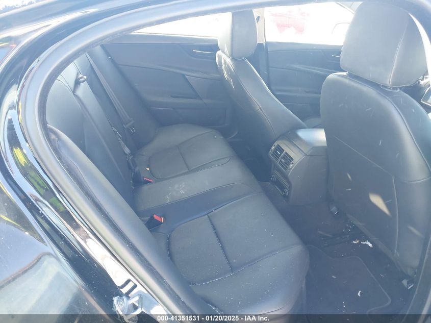 Jaguar XE 2019-auction-7