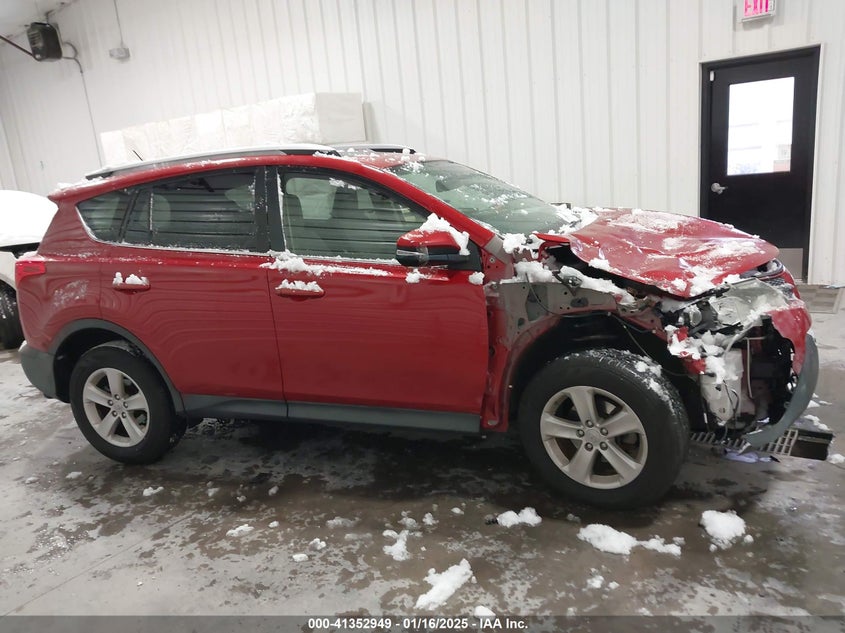 2014 TOYOTA RAV4 XLE - JTMWFREV8EJ009855