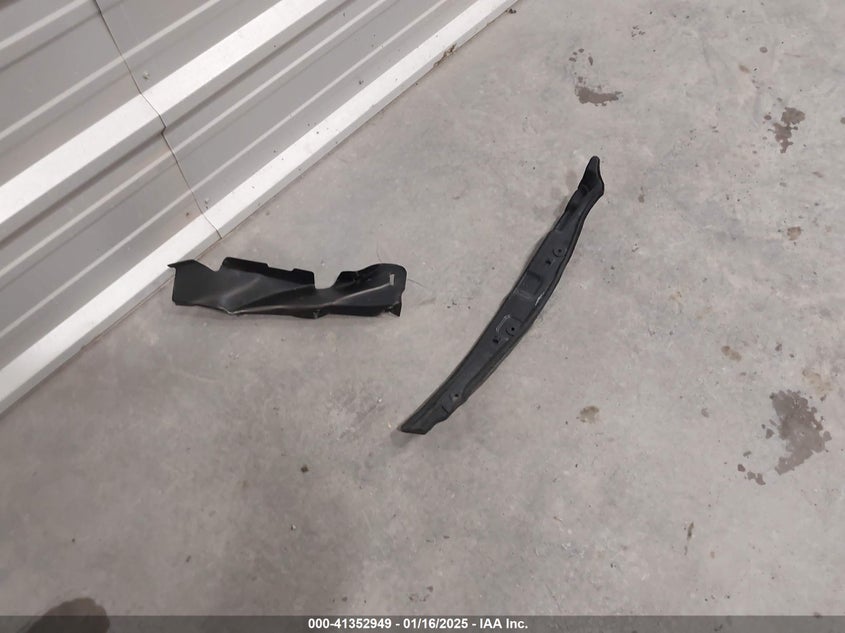 2014 TOYOTA RAV4 XLE - JTMWFREV8EJ009855