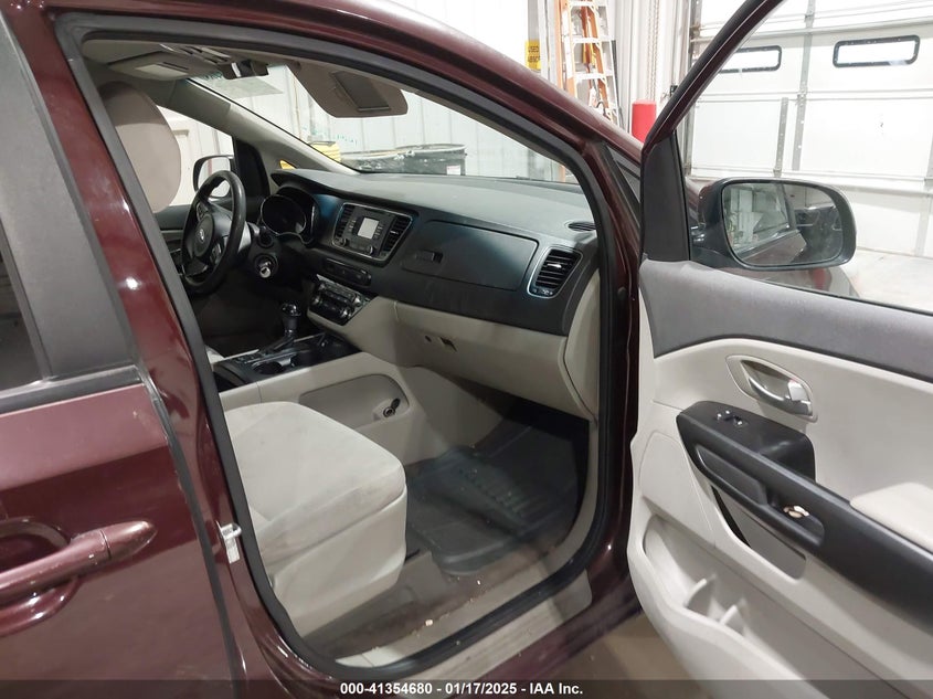 2016 KIA SEDONA auction photo 5
