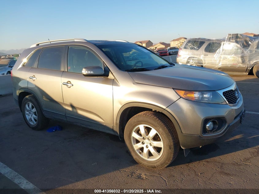 2011 KIA SORENTO VIN: 5XYKT4A17BG064113