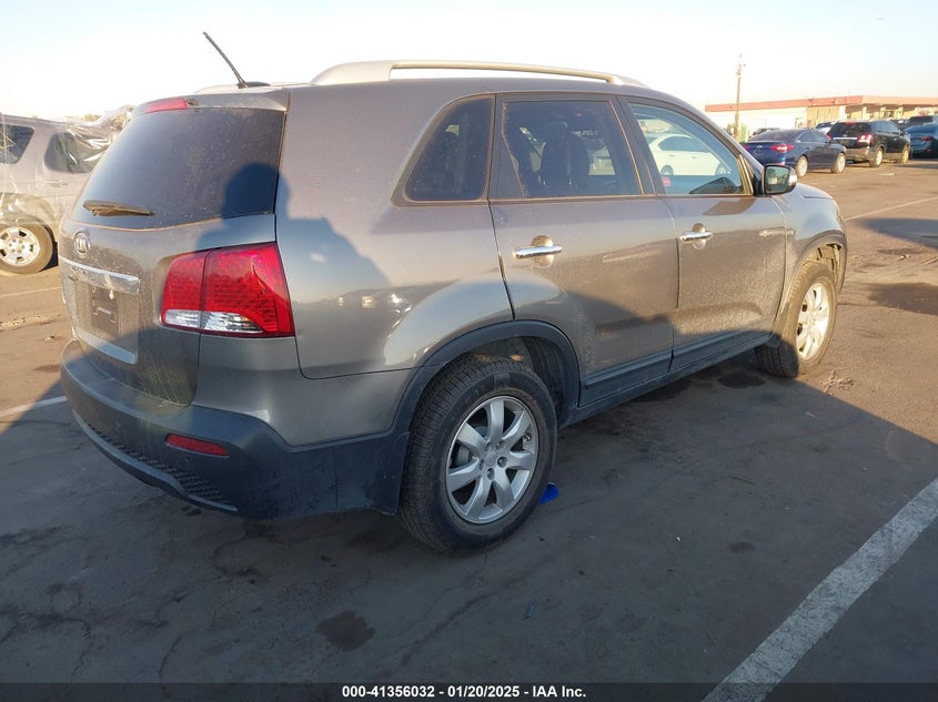 2011 KIA SORENTO VIN: 5XYKT4A17BG064113