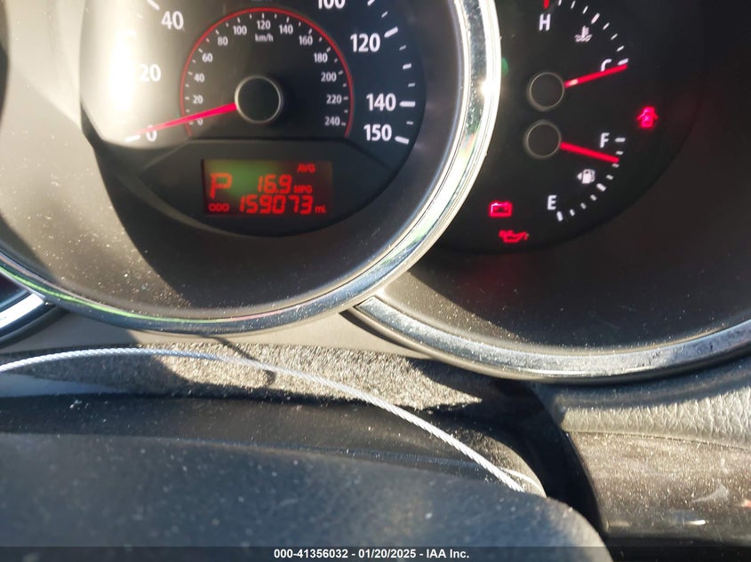 2011 KIA SORENTO VIN: 5XYKT4A17BG064113