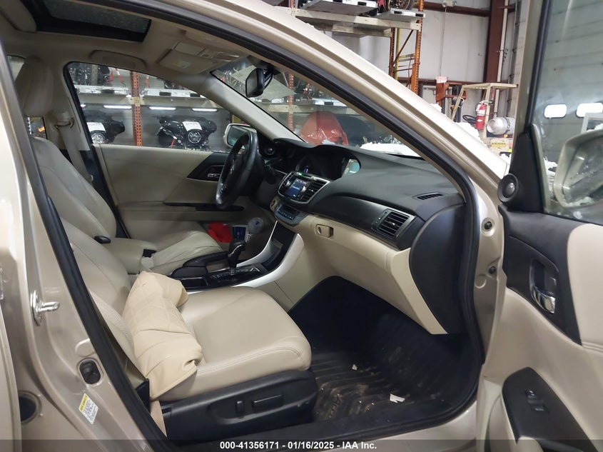 2013 HONDA ACCORD VIN: 1HGCR3F87DA032351
