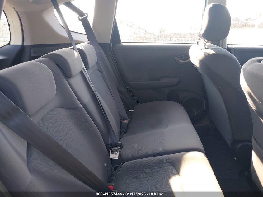 2010 HONDA FIT VIN: JHMGE8H2XAC029511