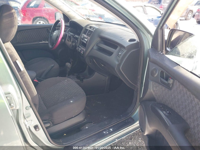 2008 KIA SPORTAGE VIN: KNDJF724287506704