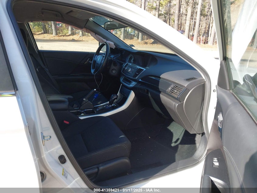 2015 HONDA ACCORD VIN: 1HGCR2F58FA271829