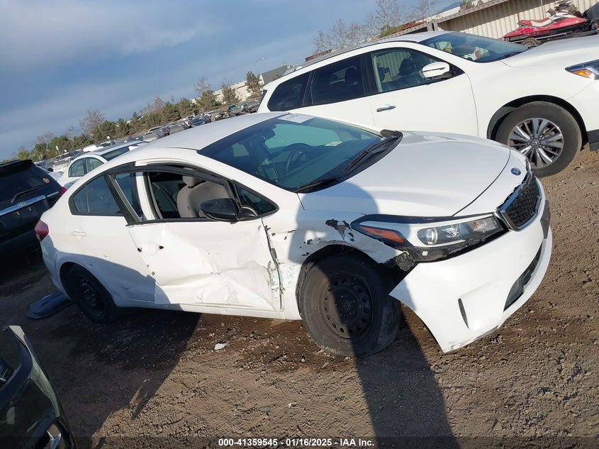 2018 KIA FORTE VIN: 3KPFL4A75JE226676