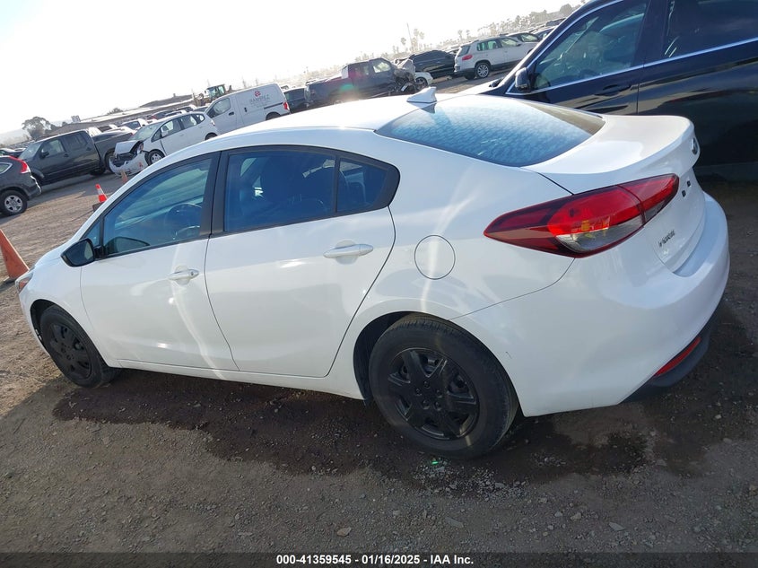 2018 KIA FORTE VIN: 3KPFL4A75JE226676
