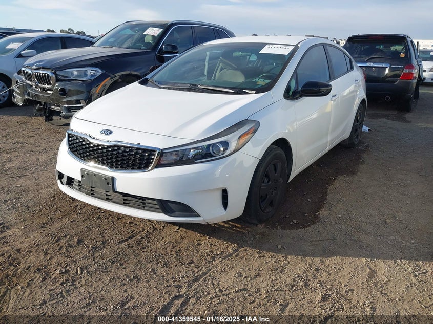 2018 KIA FORTE VIN: 3KPFL4A75JE226676
