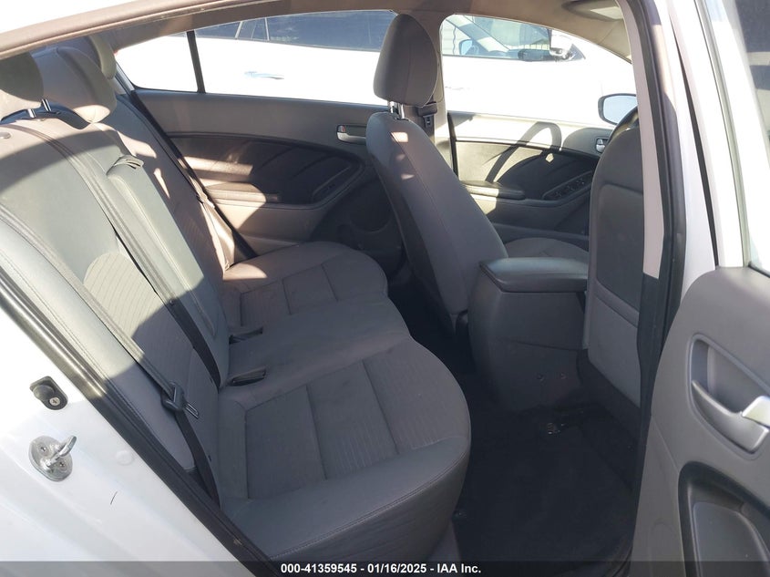 2018 KIA FORTE VIN: 3KPFL4A75JE226676