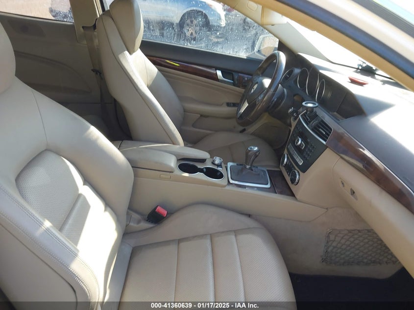 2014 MERCEDES-BENZ C VIN: WDDGJ4HB5EG298235