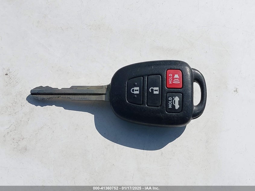 2018 TOYOTA COROLLA LE - 5YFBURHE8JP827589